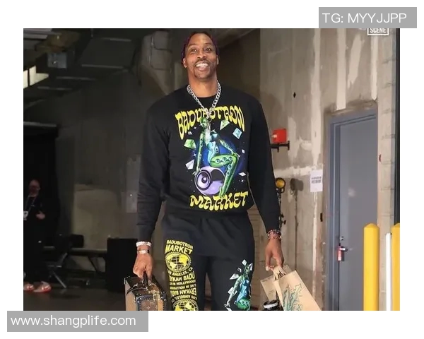 足球场外的时尚风采，球星们的魅力穿搭瞬间引领潮流