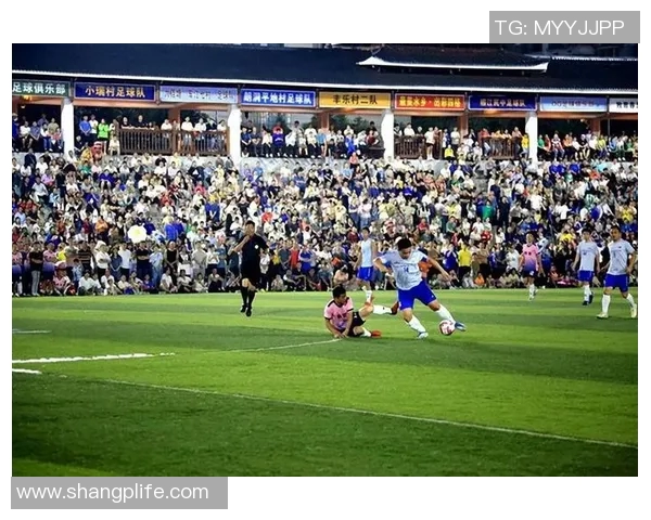 高清记录绿茵巨星同框瞬间展现足球魅力与团队精神